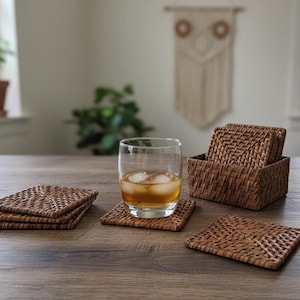 Vintage Rattan Untersetzer Set mit Halter - Boho Barware