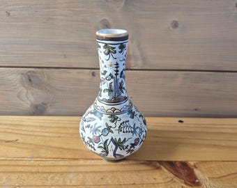 Jarrón pequeño de cerámica pintado a mano de Berardos Portugal - Cerámica portuguesa firmada - Jarrón pequeño de cerámica con motivos florales - Objeto de colección de arte popular