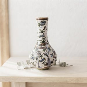 Vintage Berardos Portugal handgeschilderde Bud Vase - ondertekend Portugees aardewerk - kleine bloemen keramische vaas - volkskunst Collectible