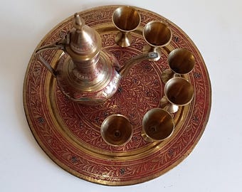 Ensemble à café et plateau vintage fait main en laiton - Motif floral gravé - Fabriqué en Inde - Accessoires de bar Mid-Century