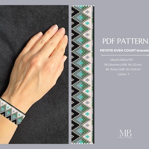 Könnte beinhalten: Ein PDF-Muster für ein Peyote-Armband mit gerader Anzahl, das ein geometrisches Rautenmuster in Schwarz, Weiß, Grün und Türkis zeigt. Das Muster spezifiziert Miyuki Delica 11/0 Perlen, 18 Spalten mit 2,5 cm und 85 Reihen mit 14,8 cm.