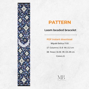 Könnte beinhalten: Ein Webmuster für ein Perlenarmband mit einem geometrischen Design in Blau-, Weiß- und Schwarztönen. Das Muster enthält den Text „PATTERN“ und Details: 17 Spalten (2,2 cm), 88 Reihen (15,39 cm) und 8 Farben.