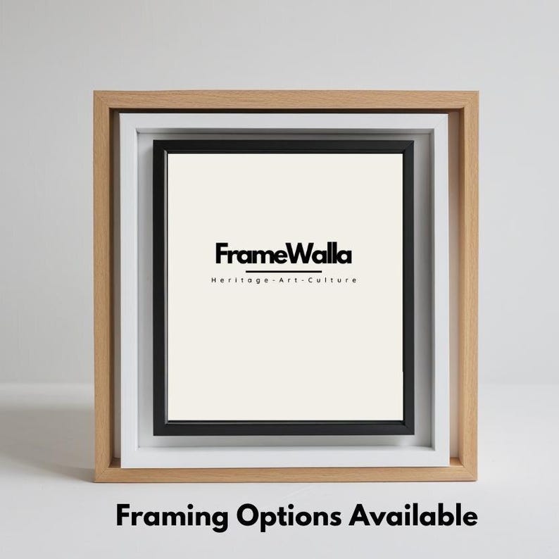 Op de afbeelding: Een gelaagde fotolijstpresentatie met een buitenframe van natuurlijk hout, een wit middenframe en een zwart binnenframe. Het midden toont het "FrameWalla"-logo en de tekst "Framing Options Available".