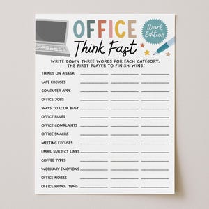 Puede incluir: Un juego de papel blanco titulado "OFFICE Think Fast" con una ilustración de un portátil. El juego incluye categorías como "Cosas en un escritorio" y "Aperitivos de oficina". También se incluye un bolígrafo azul y gráficos de estrellas.
