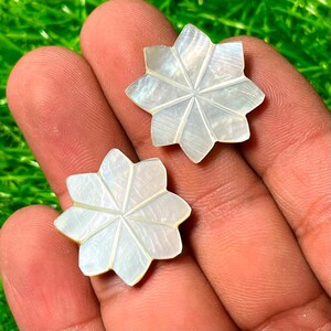 Natural White Mother of Pearl Carved Star Flower Pair, Hand Carved Shell Snowflake Shape for Jewelry Making