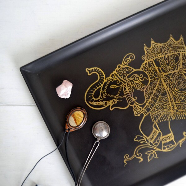 Tablett aus Melamin - Boho-Golden Elephant Couroc Tablett - große Vintage Kommode oder Tablett - Mid Century 1960er schwarz