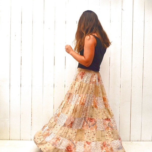90er Jahre Maxi-Rock Weinlese-Patchwork Beige Creme Gypsy Bell Maxi-Rock eine Größe passt die meisten kleines S / M Medium / Large L