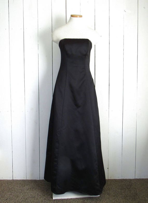 black strapless cocktail dress