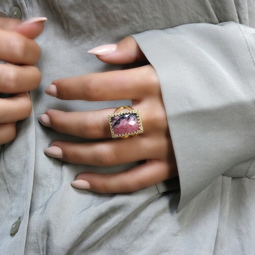 Min Omgaan met Dictatuur Buy Natural Rhodonite Ring Pink Stone Ring Gold Artisan Ring Online in India - Etsy Min Omgaan met Dictatuur Buy Natural Rhodonite Ring Pink Stone Ring Gold Artisan Ring Online in India - Etsy