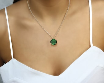 Runde Halskette mit Smaragd-Anhänger · Halskette mit Geburtsstein Mai · Personalisierte Halskette · Halskette für Mama · Schutzanhänger