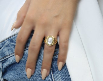 Fine Mother Of Pearl Ring · Gold Ring · 14k Solid Gold Ring · Custom Ring · Gold Crown Ring · Oval Ring · Shell Rings For Women