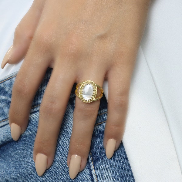 Fine Mother Of Pearl Ring · Gold Ring · 14k Solid Gold Ring · Custom Ring · Gold Crown Ring · Oval Ring · Shell Rings For Women