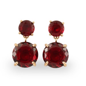 Orecchini con granato a taglio rotondo · Orecchini pendenti con rosa in oro 18 carati · Orecchini con granato per donna · Orecchini lunghi con granato rodolite · Pietra portafortuna di gennaio