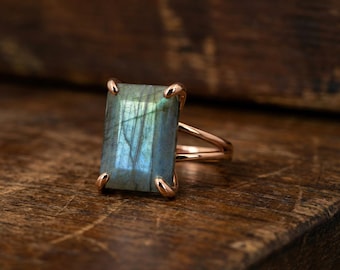 Rare Labradorite Gemstone Rose Gold Ring · Shifting Color Semiprecious Rectangle Cut Stone Jewelry