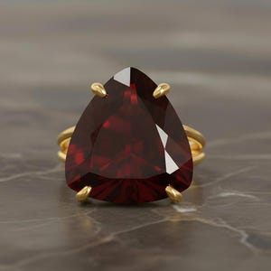 Anillo de granate chapado en oro rosa de 14k · Anillo de granate trillón · Anillo llamativo para mujer · Anillo de gema triangular · Anillo de piedras semipreciosas · Anillo de enero imagen 5