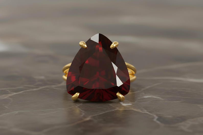 Anillo de granate chapado en oro rosa de 14k · Anillo de granate trillón · Anillo llamativo para mujer · Anillo de gema triangular · Anillo de piedras semipreciosas · Anillo de enero imagen 5