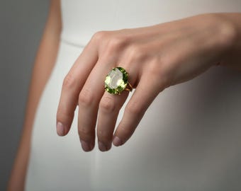 Anillo de peridoto de corte ovalado en oro de 18 k · Anillo de cóctel de oro amarillo · Anillo solitario de 14 k · Anillo hecho a mano con piedra de nacimiento de agosto