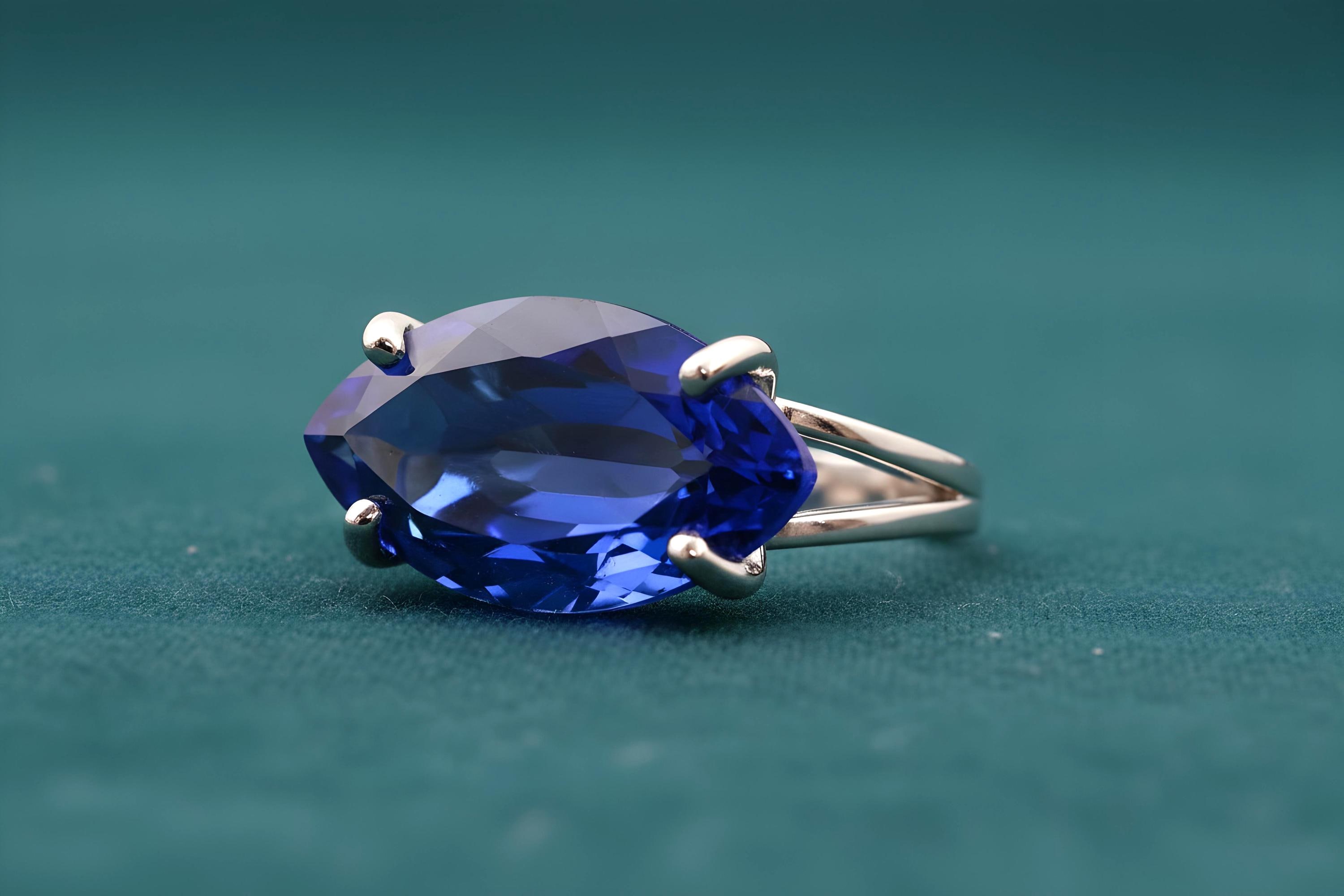 スターリングシルバーサファイアリング・マーキスカットブルー