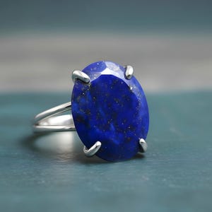 Prachtige ring met de geboortesteen van september · Lapis lazuli ring · Ring met natuursteen · Zilveren ring · Zilveren cocktailring · Edelsteenring afbeelding 3