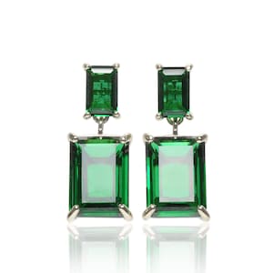 Pendientes extra largos de plata esmeralda · Pendientes rectangulares con piedra de nacimiento de mayo · Pendientes rectangulares de esmeralda verde · Pendientes de novia de plata esmeralda