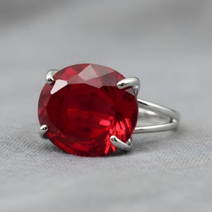 Oval Rubin Ring · Sterling Silber Ring · Juli Birthstone Schmuck · Roter Edelstein Solitär Ring · Handgemachter Silber Ring