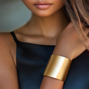 Breites 14k Goldarmband · Großes offenes Manschettenarmband · Damenaussagearmband · Jubiläumsgeschenkarmband