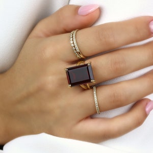 Anillo de granate rectangular · Anillo de piedra preciosa de corte esmeralda · Anillo con piedra natal de enero · Anillo de granate de oro rosa · Regalos para mamá · Anillo de novia