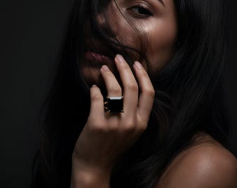 Anillo de ónix negro · Anillo cuadrado · Anillo de oro con garra