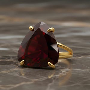 Anillo de granate chapado en oro rosa de 14k · Anillo de granate trillón · Anillo llamativo para mujer · Anillo de gema triangular · Anillo de piedras semipreciosas · Anillo de enero imagen 8