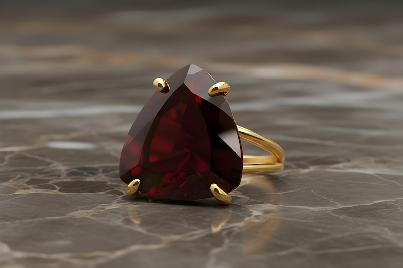 Anillo de granate chapado en oro rosa de 14k · Anillo de granate trillón · Anillo llamativo para mujer · Anillo de gema triangular · Anillo de piedras semipreciosas · Anillo de enero imagen 8