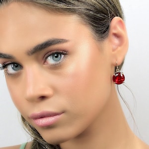 Pendientes de novia perfectos · Pendientes de rubí dorado · Pendientes con piedra de nacimiento de julio · Pendientes sencillos hechos a mano de 18 k · Pendientes de piedra roja