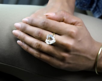 Anillo de oro con cuarzo cristalino · Anillo con piedra preciosa en forma de corazón · Anillo de cóctel de oro de 14 k · Anillo semiprecioso llamativo