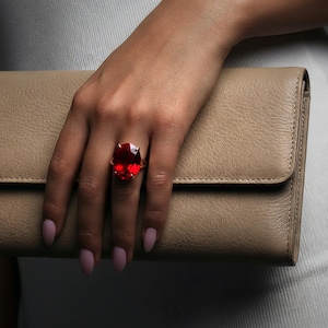 Anillo de rubí ovalado vertical · Anillo de rubí rojo · Anillo con piedra preciosa de corte ovalado · Anillo de rubí grabado