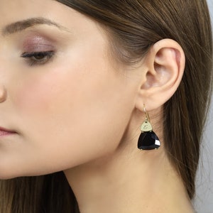 Pendientes de ónix negro personalizados · Pendientes colgantes de un trillón · Pendientes con inicial grabada · Regalo de cumpleaños personal · Joyería manuscrita