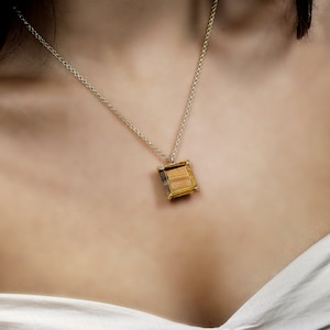 Custom Cut Tiger Eye Anhänger · Gold Quadrat Halskette · Quadrat Anhänger für Frauen · lange Halskette für Mama · handgemachter Edelstein-Anhänger