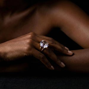 Anillo de tanzanita de talla redonda · Regalo de piedra natal de diciembre · Anillo de piedra vermeil de 18k · Joyería grabada imagen 1