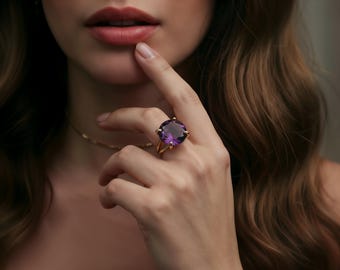 Amethistring · Gouden ring · Edelsteenring · Cocktailring · Geboortesteenring februari · Paarse ring · Halfedelsteenring