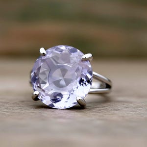 Anillo de tanzanita de talla redonda · Regalo de piedra natal de diciembre · Anillo de piedra vermeil de 18k · Joyería grabada imagen 6