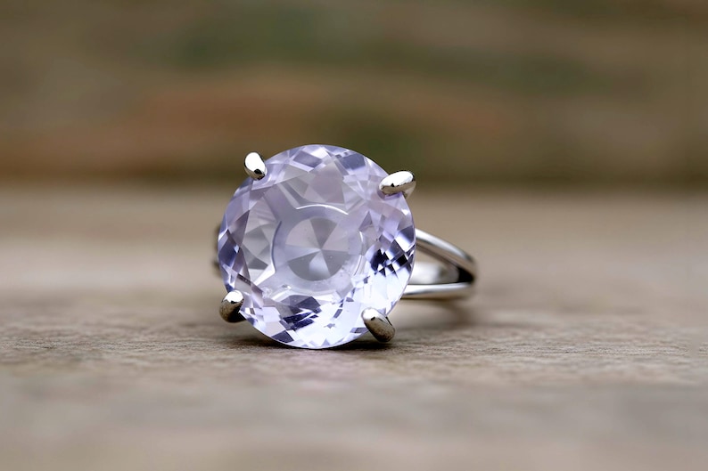 Anillo de tanzanita de talla redonda · Regalo de piedra natal de diciembre · Anillo de piedra vermeil de 18k · Joyería grabada imagen 6
