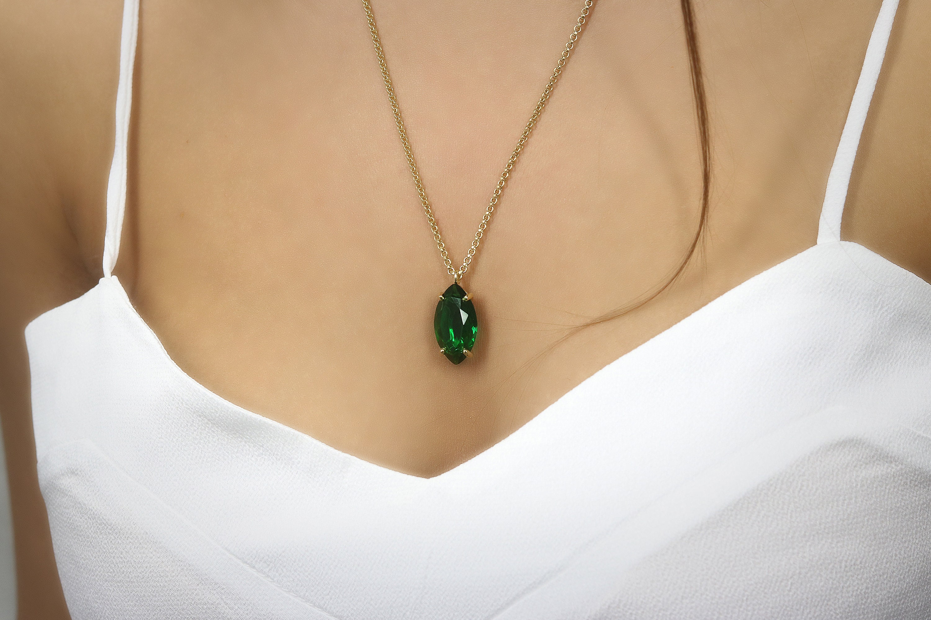 18k Emerald Stone Ketting · Mei Birthstone Hanger Ketting · Gouden Emerald Ketting · Emerald Cut Ketting Sieraden Kettingen Kristallen kettingen 