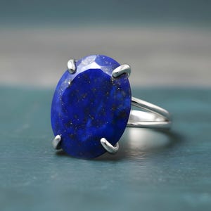 Prachtige ring met de geboortesteen van september · Lapis lazuli ring · Ring met natuursteen · Zilveren ring · Zilveren cocktailring · Edelsteenring afbeelding 1