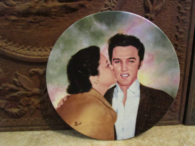 Vintage 'Elvis Presley', 'Looking at a Legend' porcelain collector plate by Delphi!