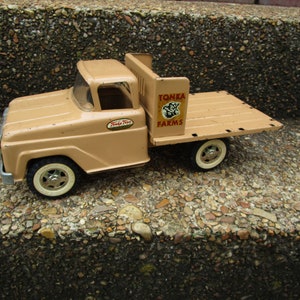 Vintage 1950&#39;s era &#39;TONKA FARMS stake truck!