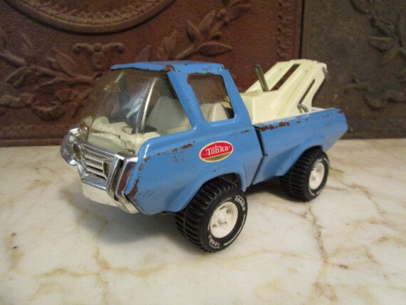 blue tonka tow truck