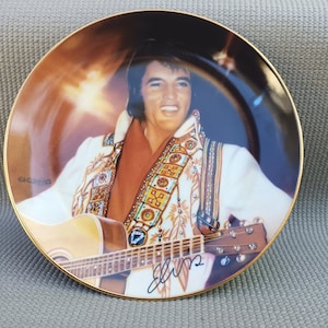 Vintage 'Elvis Presley', 'The Spirit' porcelain collector plate by Delphi!
