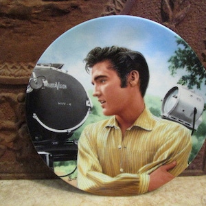 Kolekcjonerski talerz porcelanowy z motywem „Elvis Presley” i napisem „Looking at a Legend” firmy Delphi!