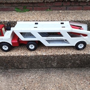 Vintage 1970&#39;s era &#39;Mighty Tonka&#39; white and red car carrier