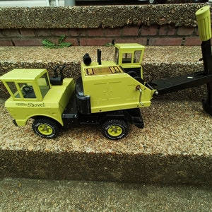 Vintage 1970&#39;s era, &#39;Mighty Tonka&#39;, shovel