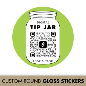 Puede incluir: Un letrero de madera rústica con la frase "Welcome to our home" en letras blancas. El letrero presenta un acabado envejecido y un diseño sencillo y acogedor, perfecto para un porche.