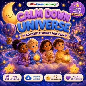Può includere: Una copertina di prodotto digitale intitolata Calm Down Universe 40 Gentle Songs for Kids con quattro bambini in pigiama seduti su una nuvola. La scena include una luna crescente, una mongolfiera, un treno e un cielo stellato viola.